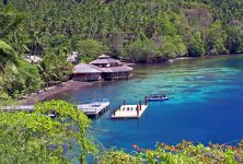 Reisen – Sulawesi – „Lembeh Strait mit dem Mutterschiff an Land“