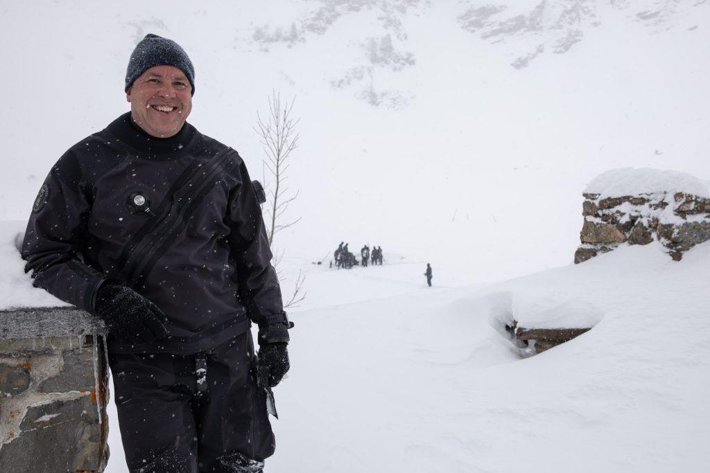 Taucher in der Winterlandschaft am Lac Lioson