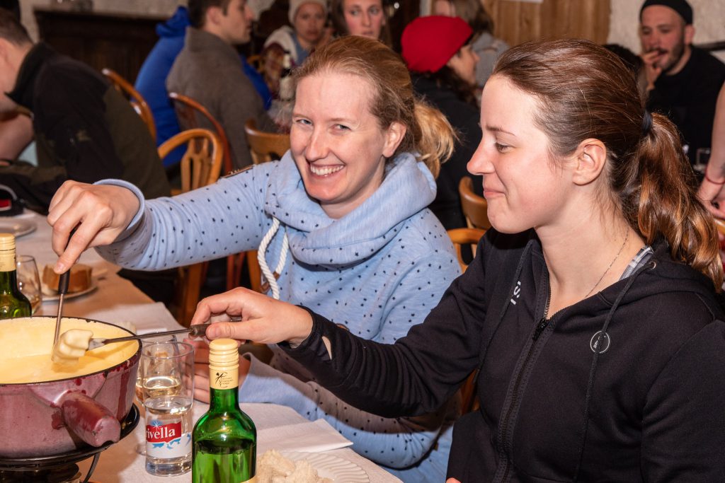 Fondue-Plausch nach einem gelungenen Eistauchtag