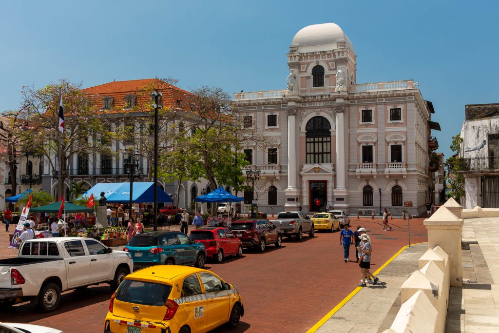 Panama City - Plaza Mayor in der Altstadt (Casco Viejo)