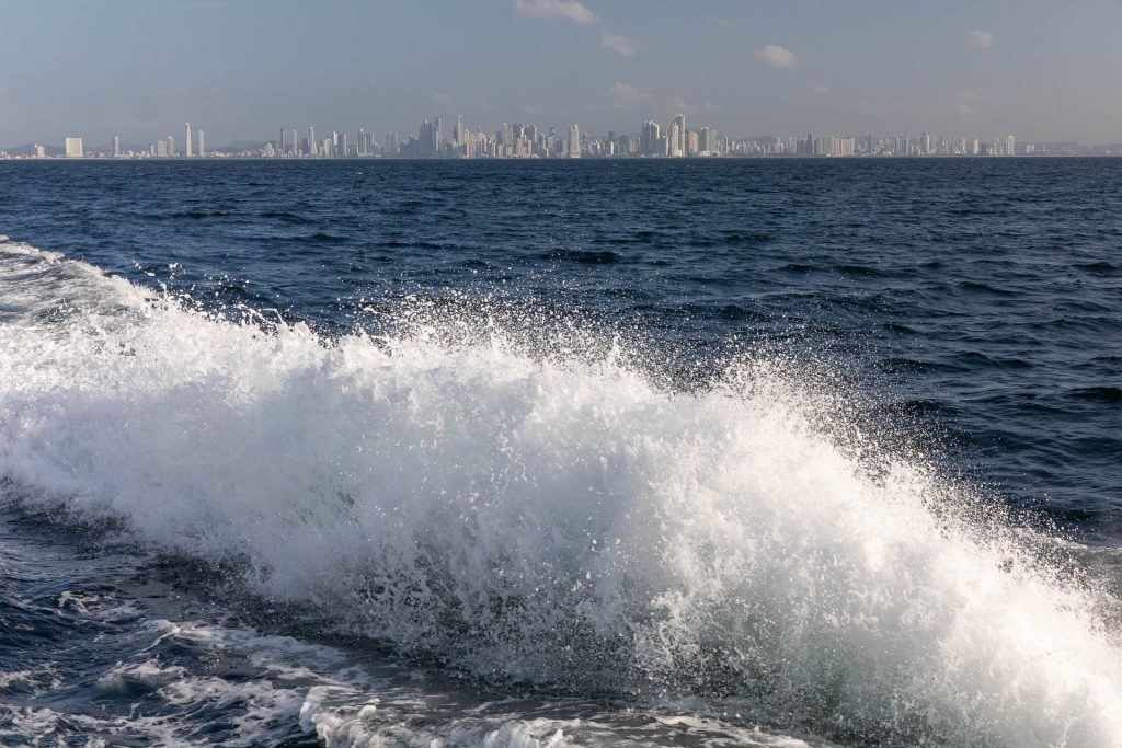 Express Ferry Contadora Island & Panama City Skyline, Panama