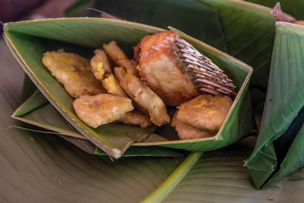 Fisch in Bananenblätter, Embéra Dorf, Panama