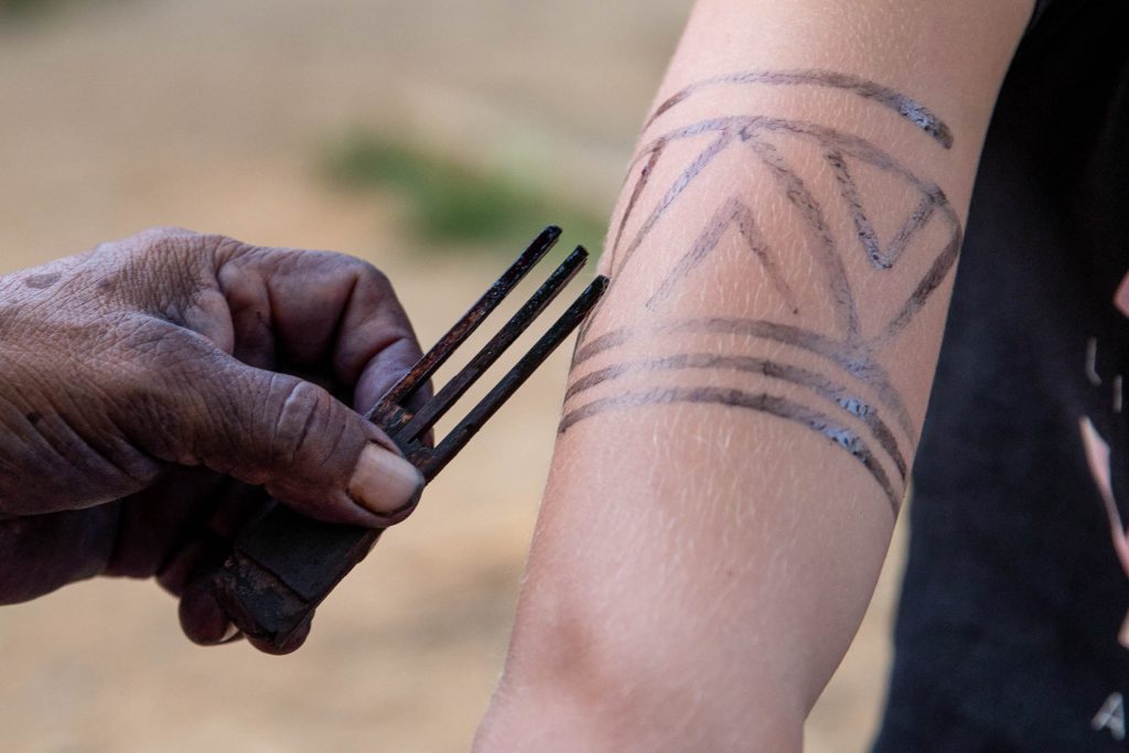 Traditionelles Jagua Tattoo, Embéra Dorf, Panama