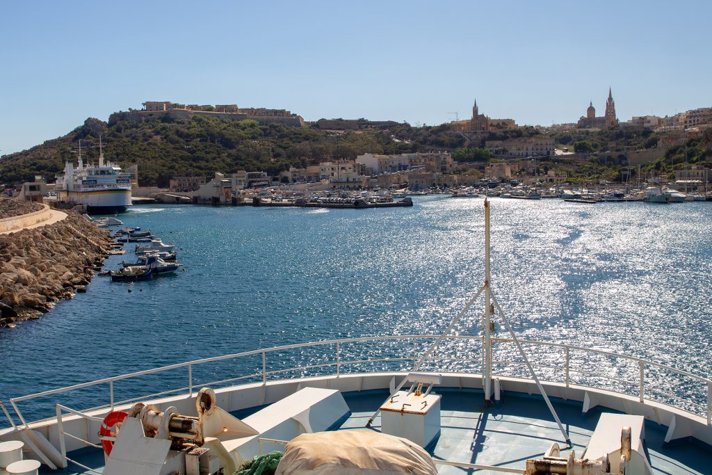 Fähre mit Blick auf den Hafen von Gozo, Mittelmeer, Malta