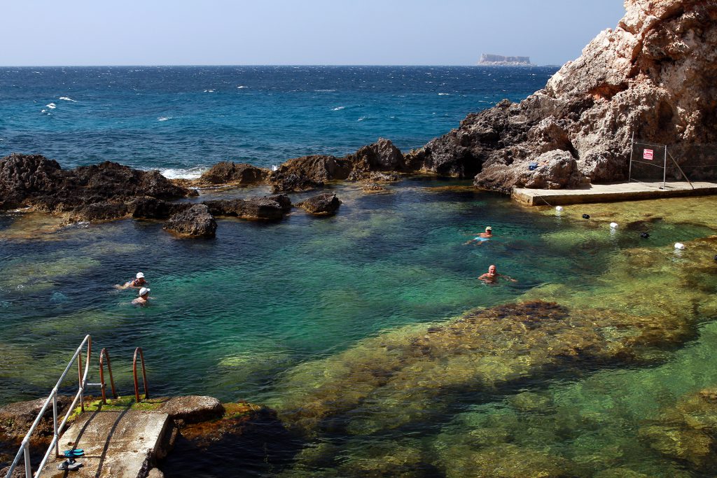 Tauchplatz mit natürlichem Swimming Pool, Mittelmeer, Malta